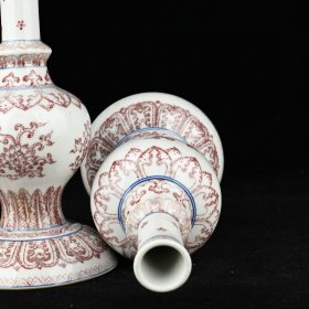 清乾隆釉里红缠枝莲芭蕉叶福寿如意纹蜡台一对规格22*12厘米