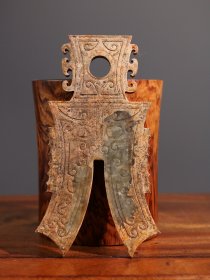 旧藏老古玉刀币 雕刻饕餮古兽 纹路清晰 沁色自然 造型独特 品相完好 长16.5厘米宽9厘米厚0.8厘米重175克