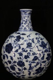 瓷器，老窑瓷，明青花缠枝花卉纹扁瓶 宽19厘米高25厘米. 编号1600k561773.