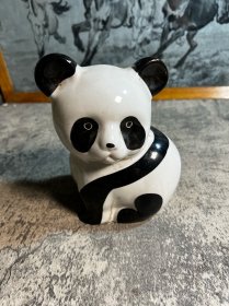 80年代，黑眼熊猫灭火一只y