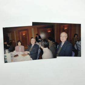 中国科学院院士、天文学家王绶琯1995年参加中国科学院院士新春茶话会照片两枚