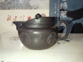 宜兴黑泥原矿刻绘僧帽壶 国助工方开明纯手工制作 300cc左右