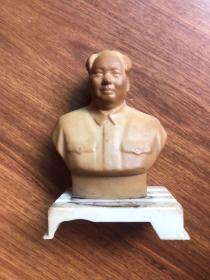 罕见大革 命时期摆件橡胶制品 毛主席像 苏州东方红塑料制品厂出品 尺寸高12X宽10X厚5.5厘米 带老底座