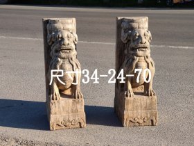 清代青石大户人家门墩石~迎门狮一对，雕工精致，包浆苍老，全品。