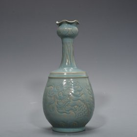 宋清凉寺御制款汝窑天青釉刻龙纹蒜头瓶 30*15厘米 900
