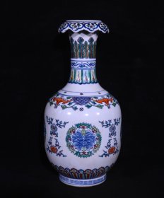 清乾隆斗彩花卉纹折口赏瓶，高31.5×15厘米