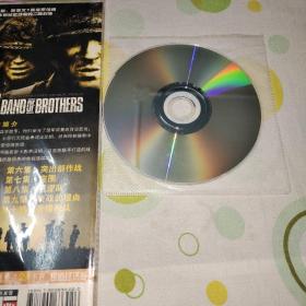 DVD影碟 兄弟连（经典美剧） 2001年美国10集电视剧 战争 编剧：导演： 史蒂芬·斯皮尔伯格 主演： 戴米恩·路易斯 朗·里维斯顿 施恩·泰勒 第二次世界大战接近尾声，同时也到了战况最为惨烈的时节。德国纳粹节节败退，同盟国决定在欧洲开辟第二战场，而法国北部的诺曼底则成为新局开端的要冲所在。1944年6月6日，美国101空降师506团E连奉命空降这个枪火密集的海滩。