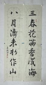 李毅 1964年出生，现居北京。中国人民大学继续教育学院教授，北京东城区美协理事，中国美协会员，中国农工民主党党员，中国民族画院院委，水墨画院学术专家,中都书画院副院长，李可梁画院画家，艺术市场画院画家。进修于中国国家画院，清华大学美术学院