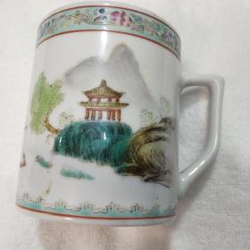 60－70年代手绘山水粉彩茶杯