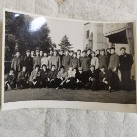 60年代长影领导班子与工宣队、军宣队、农宣队代表进驻长影合影留念。
