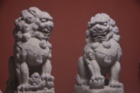 明代工，看家护院～青石【迎门狮】，不议价 尺寸：高98厘米底座宽35厘米 长52厘米