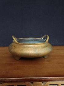 古董  古玩收藏  铜器  铜香炉  古式铜香炉  精品铜香炉   长15厘米，宽15厘米，高7.6厘米，重量2.3斤
