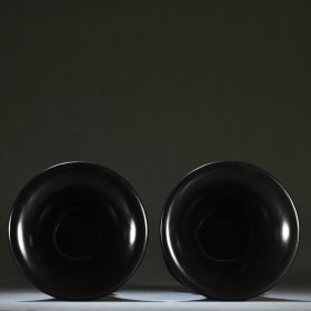 清代 紫檀饕餮蕉叶纹花觚一对