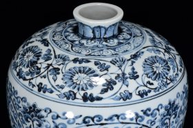 明洪武年蕃莲纹梅瓶40*23厘米