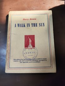 A WALK IN THE SUN （外文旧书）...三十八年云大图移赠五华学院”和“私立怀清图书馆”