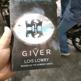 The Giver Quartet — The Giver   Film Tie-In Edition    记忆传授人