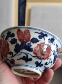 大明宣德年制釉里红缠枝碗一对，高5宽10cm