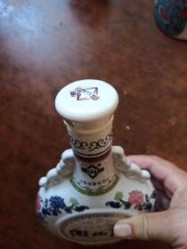 酒瓶收藏.惜春作画.黛玉葬花(微山湖酒.十二金钗珍藏版)