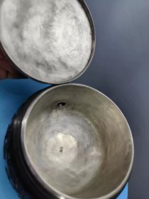 清代椰子壳雕花包银茶壶