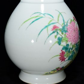 清雍正粉彩安居乐业纹蒜头瓶尺寸35*18.5厘米