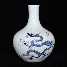 元甜白釉浮雕青花釉里红龙纹天球瓶，43×33厘米