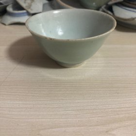 清代早中期豆青釉主人杯