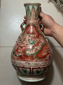 红绿彩花瓶