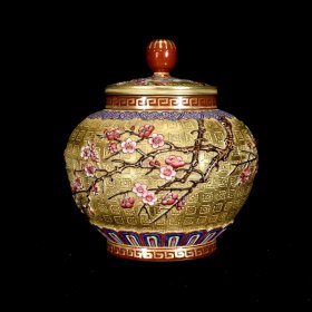 清乾隆金地浮雕珐琅彩喜鹊登梅纹罐，13×12，