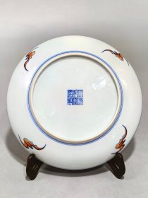 清乾隆斗彩瓜蝶绵绵吉祥如意纹宫盘