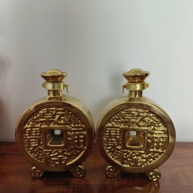 酒瓶（乾隆通宝一对）