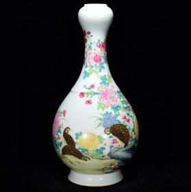 清雍正粉彩安居乐业纹蒜头瓶尺寸35*18.5厘米