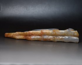 和田玉船，一帆风顺   规格: 15×7.1×2.3厘米   重 226克。