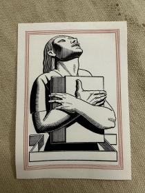 美国著名版画家罗克韦尔·肯特（Rockwell Kent）套色藏书票《抱书的人》格陵兰社定制的通用藏书票
这枚藏书票展示了这一时期肯特的版画风格