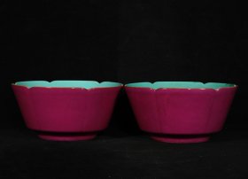 清乾隆年制胭脂红釉花口碗一对，高7.4×15.4厘米