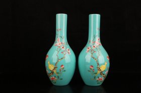 清雍正孔雀绿粉彩喜上眉梢花瓶一对 尺寸 高21直径8厘米