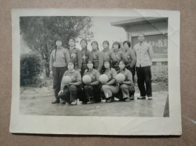 1960年代《老照片》英姿飒爽的师范女子兰球队