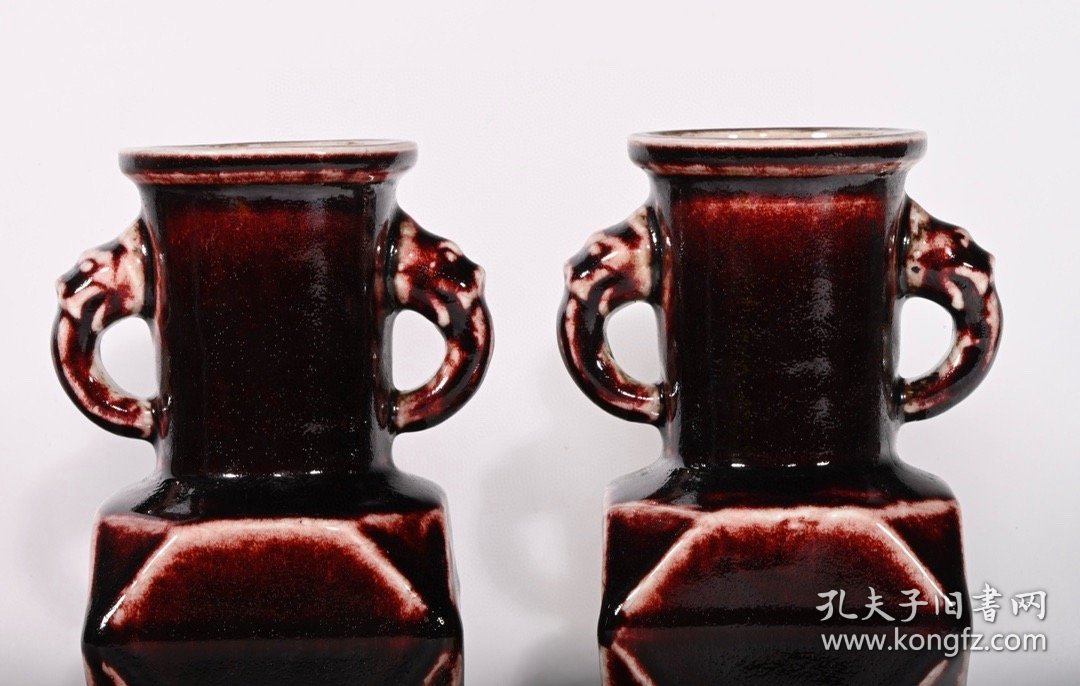 大明宣德年制祭红釉捼角双耳瓶，高18×11厘米