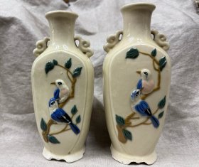 喜鹊登梅贴花堆塑花瓶2个