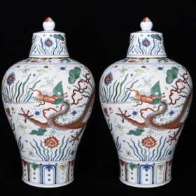明成化五彩龙纹梅瓶 尺寸38*22厘米