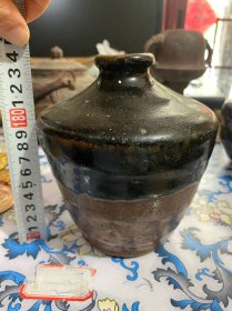 辽金时期，酱釉色陶瓷罐，高14.5厘米左右口径3.5厘米左右