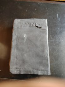 1939年 铅活字本 前新约全书 1032页，后旧约全书是诗篇，256页，跟其它排列不同 。共约1500页厚册全 大开本 大字版 纸张细腻 硬壳精装 后补外皮.前少第24和25页一张，其余完整，扉页上有字。品如图。