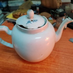 瓷器茶壶一把