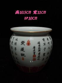 大清乾隆文字笔筒，画工精细，器型优美，品相完整，成色如图。