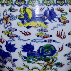 清乾隆斗彩狮子纹罐 19/18厘米