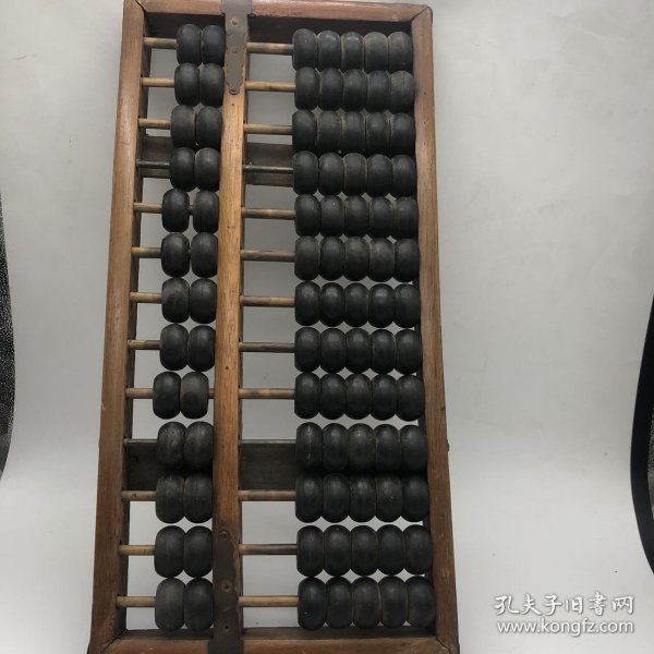 60年代勤俭牌13档算盘，长36宽18高3.3厘米，很重有1250克，珠子好像是塑胶的，铜包角不松动，整体完好（品如图）