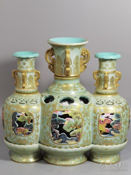清乾隆 御製洋彩粉青地描金内狩猎图三元转旖瓶