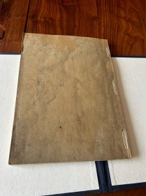 东魏魏碑 佛像碑记，此碑于北魏永兴二年（533）兴造，东魏武定元年（543）八月告讫。原在河南淇县浮山封崇寺，民国十年被截为三段，盗运国外，现藏美国纽约大都会博物馆。此碑形制甚巨，图像碑文均有较高艺术价值，搨本流传稀少，此本搨工精良，更显珍贵。 本拓本为未截断之前之拓本，尤显珍贵。
