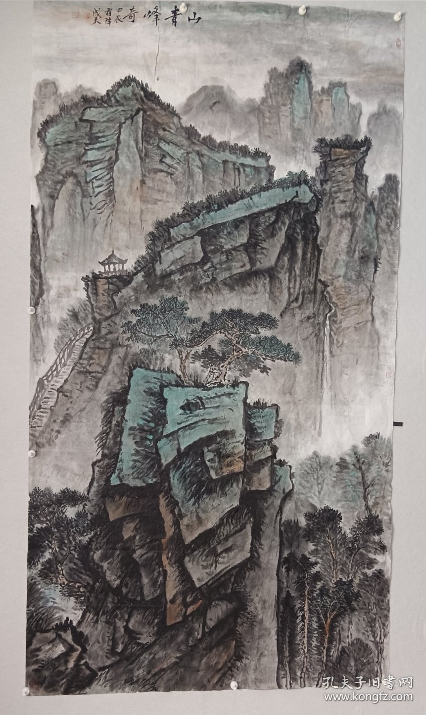 （终身保真）戴成夫 国画 136x68cm作品 议价 戴成夫，浙江乐清人，浙江省美协会员，中国书画家联谊会会员。曾任职于乐清市文化馆。擅长中国画，自幼喜爱美术，后多次到浙江省群艺馆，浙江省美术协会培训班学习，又拜访古今名贤足迹，追源寻踪。1996年入在中央美院国画系学习，得到诸多艺术名家指导。作品多次在全国赛展中获奖，并有部分作品发表。