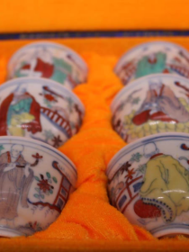 明斗彩十八罗汉纹茶杯一套