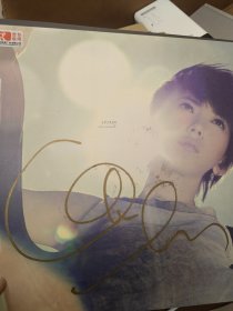 小鬼劉忻親筆簽名大碟《我是你的女朋友（簽名+CD+畫冊）》，簽名永久保真，假一賠百。